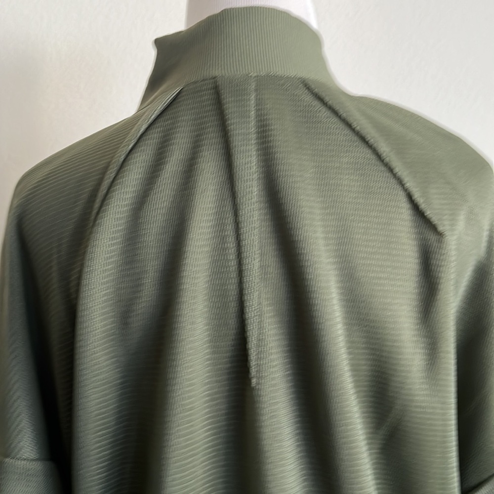 Woman’s ALO yoga, jacket, size small military green - Picture 7 of 9